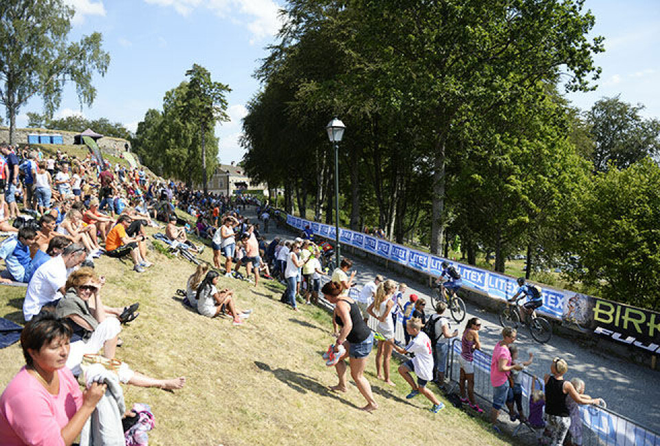 Grenserittet - åtte mil fra Sverige til Norge på sykkel D4N8924-publikum.jpg