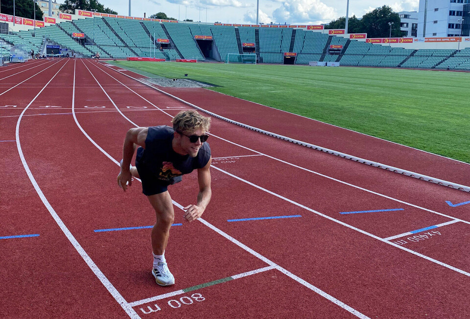Artisten Daniel Kvammen debuterte på halvmaraton med å løpe på 1.21.29 i Berlin. Noen uker tidligere hadde han perset med 37.40 på 10 km i Rekordløpet i Lier. (Foto: privat) Artisten Daniel Kvammen debuterte på halvmaraton med å løpe på 1.21.29 i Berlin. Noen uker tidligere hadde han perset med 37.40 på 10 km i Rekordløpet i Lier. (Foto: privat)