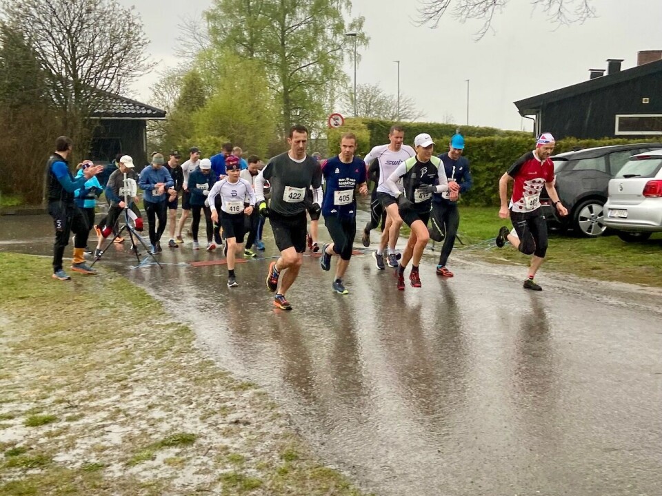 Starten for Arribatec-mila (tidl. Innit-mila) ved Hoel barnehage i øsende regnvær tirsdag kveld. (Arrangørfoto) Starten for Arribatec-mila (tidl. Innit-mila) ved Hoel barnehage i øsende regnvær tirsdag kveld. (Arrangørfoto)