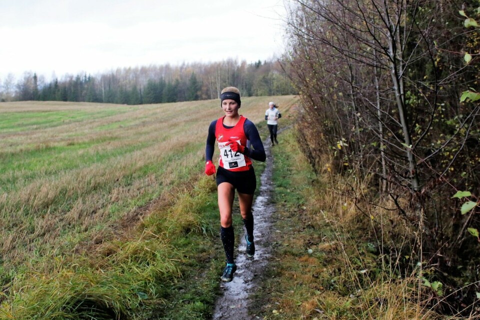 Malin Hoelsveen (15) yngst og best i Ottestad løpsfestival Sigrun Gj¢lberg.jpg
