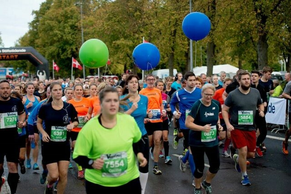H.C. Andersen Marathon har start ved Odense Idrettspark og er kjent for sin flate og raske løype gjennom sentrale deler av Odense by (Foto:fyens.dk-Yilmaz Polat). H.C. Andersen Marathon har start ved Odense Idrettspark og er kjent for sin flate og raske løype gjennom sentrale deler av Odense by (Foto:fyens.dk-Yilmaz Polat).