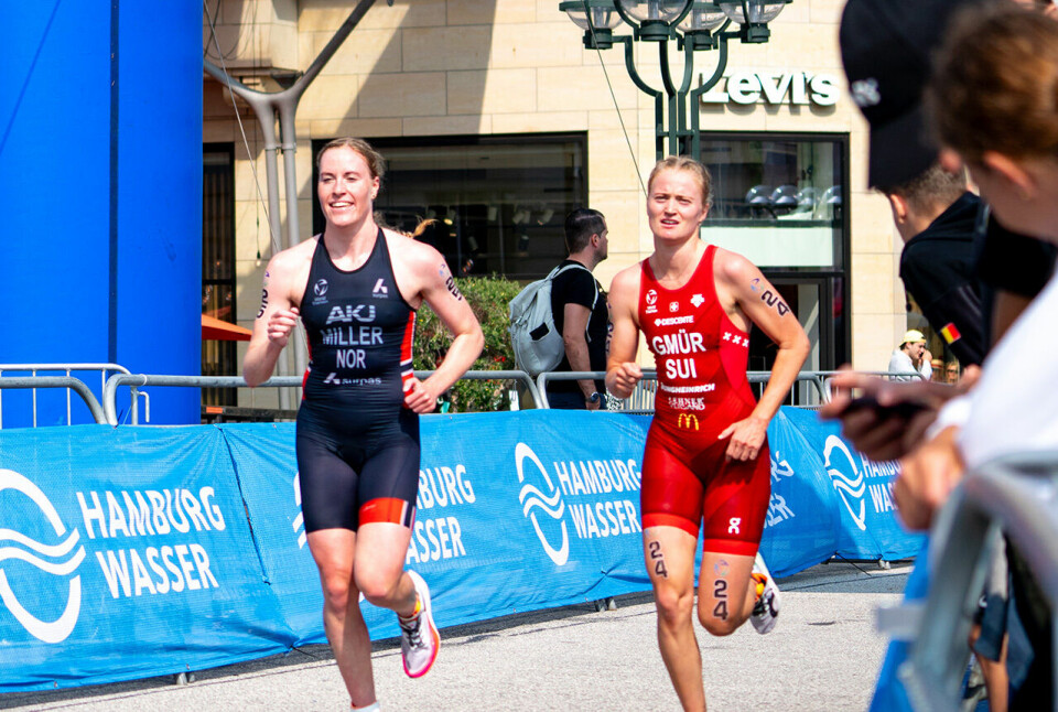 Lotte Miller kunne smile etter å ha gjennomført en sterk etappe på miksstafetten søndag. (Foto: Eirik Berg Mero, Norges Triatlonforbund) Lotte Miller kunne smile etter å ha gjennomført en sterk etappe på miksstafetten søndag. (Foto: Eirik Berg Mero, Norges Triatlonforbund)