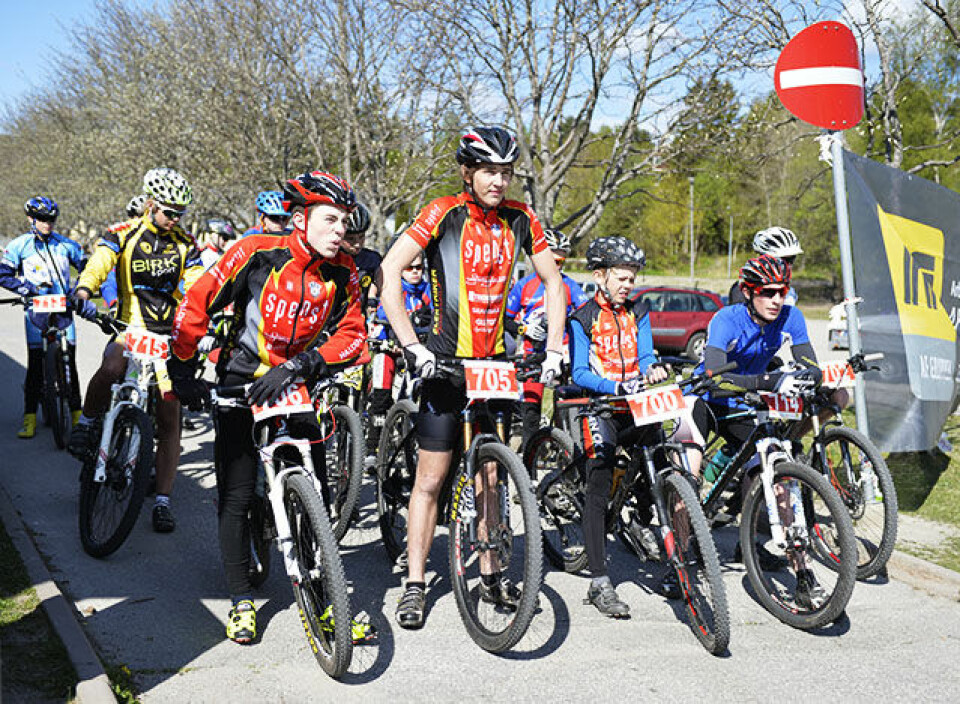 Gjellebæk og Jacobsen vant Høiåsrittet D4N2207-17km-start.jpg