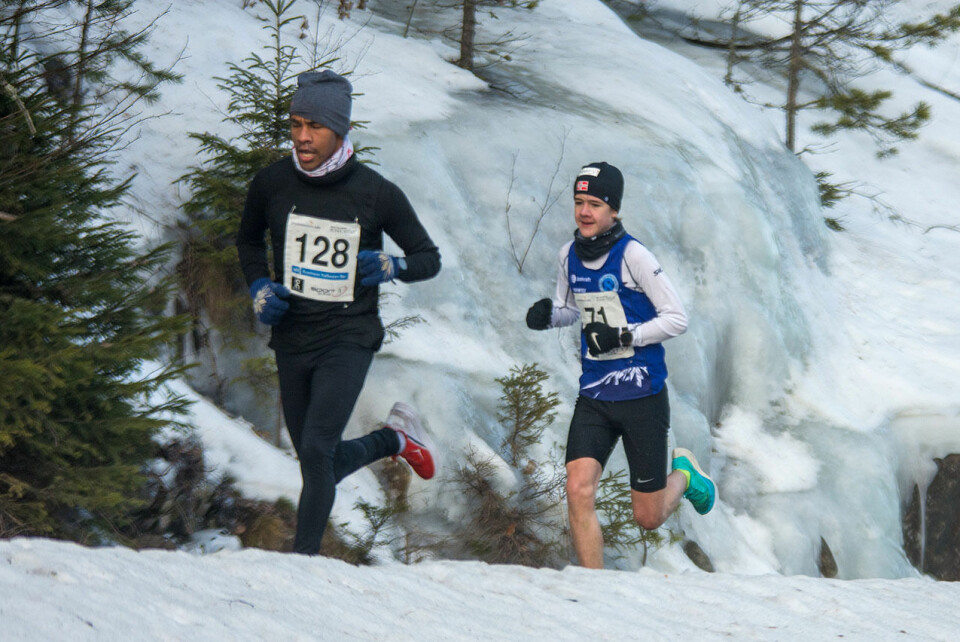 Matias Sunde og 16 år gamle Jens Kristian Samuelsen fra Rjukan etter cirka 2 km. (Alle foto: Ole Kristian Samuelsen) Matias Sunde og 16 år gamle Jens Kristian Samuelsen fra Rjukan etter cirka 2 km. (Alle foto: Ole Kristian Samuelsen)