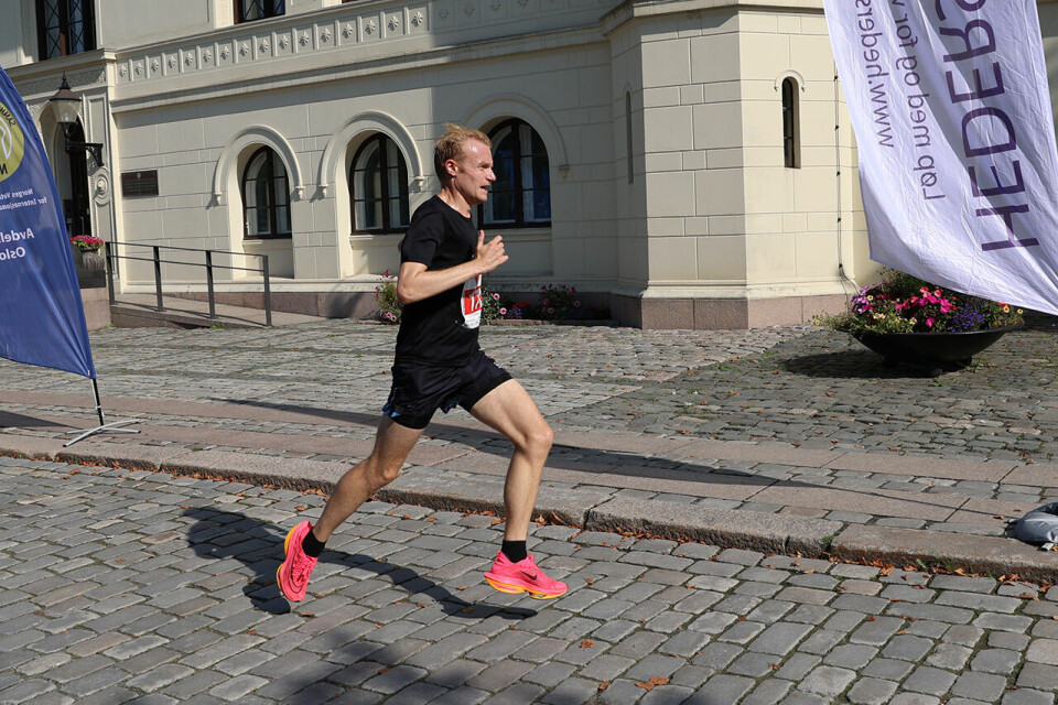 Veteranene ble hedret med Hedersløpet på Akershus festning 10-km-menn-vinner.jpg