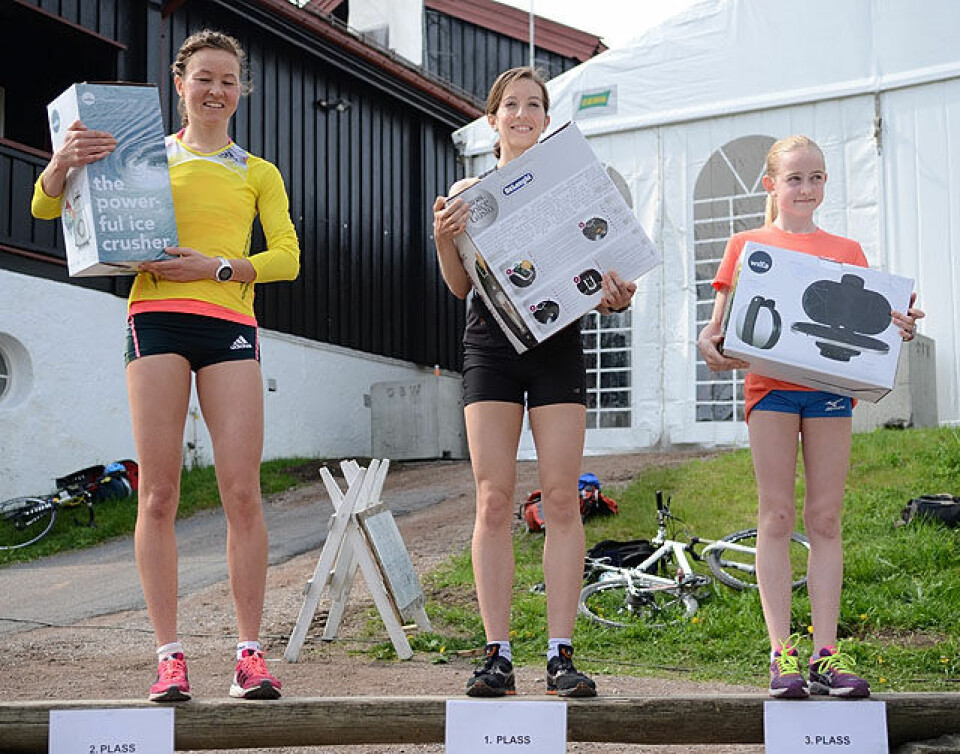 Annie Bersagel med løyperekord og ungjentene imponerte! Premiepall_damer_DSC_1663.jpg