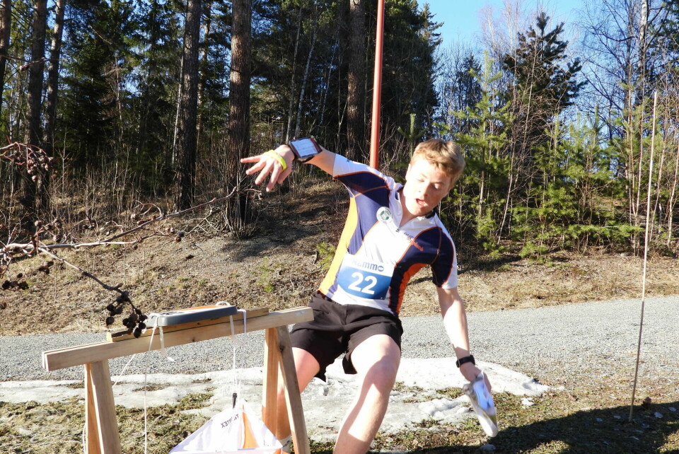 Nammo-cupen med besøk av Kasper Fosser og Simona Aebersold Ole Solli Kvikstad sklir når han skal stemple.jpg