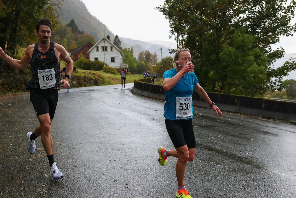 Lina Rivedal og Trygve Feidje Mjelde vant Sørfjorden halvmaraton 1U9A1917.jpg