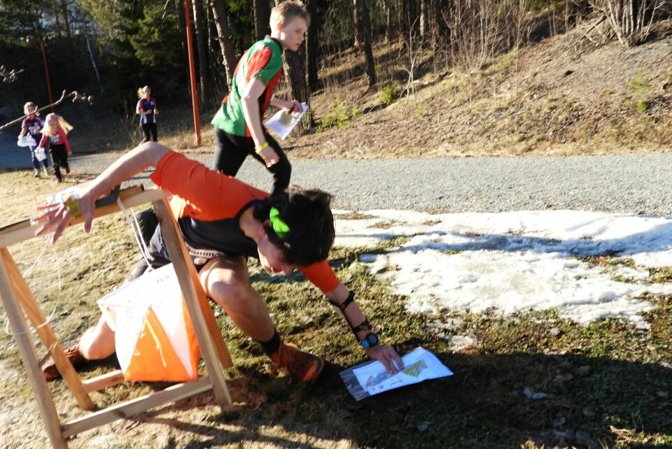 Nammo-cupen med besøk av Kasper Fosser og Simona Aebersold Kevin Rommetveit sklir når han skal stemple.jpg