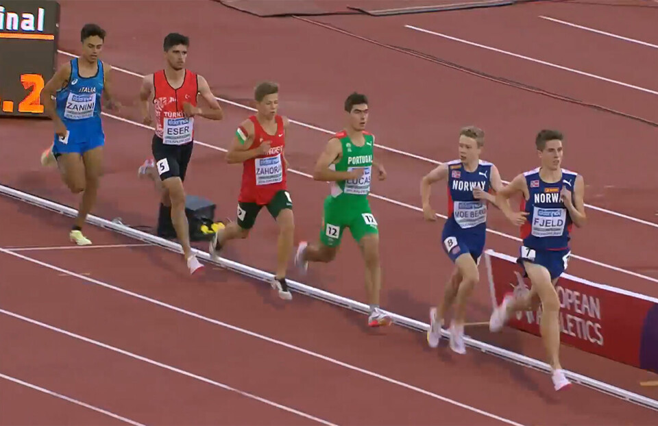 Andreas Fjeld Halvorsen satte fart på feltet fra start av og fikk følge av lagkamerat Håkon Moe Berge. (Foto: European Athletics' streaming) Andreas Fjeld Halvorsen satte fart på feltet fra start av og fikk følge av lagkamerat Håkon Moe Berge. (Foto: European Athletics' streaming)