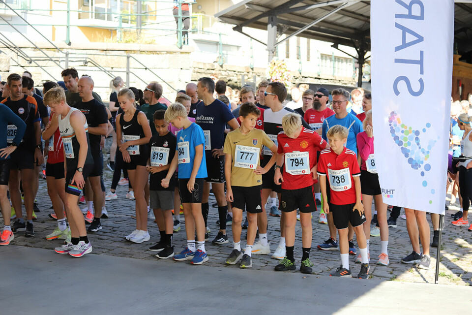 Ny løpsfest i Skien i strålende høstvær 5km-start.JPG