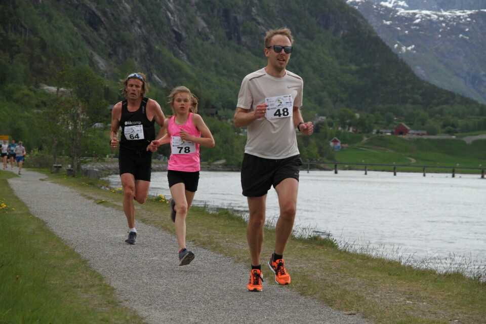 Kilian Jornet Burgada tok en klar seier i Åndalsnesløpet Ingeborg_Synstnes_Hole_mot_maal