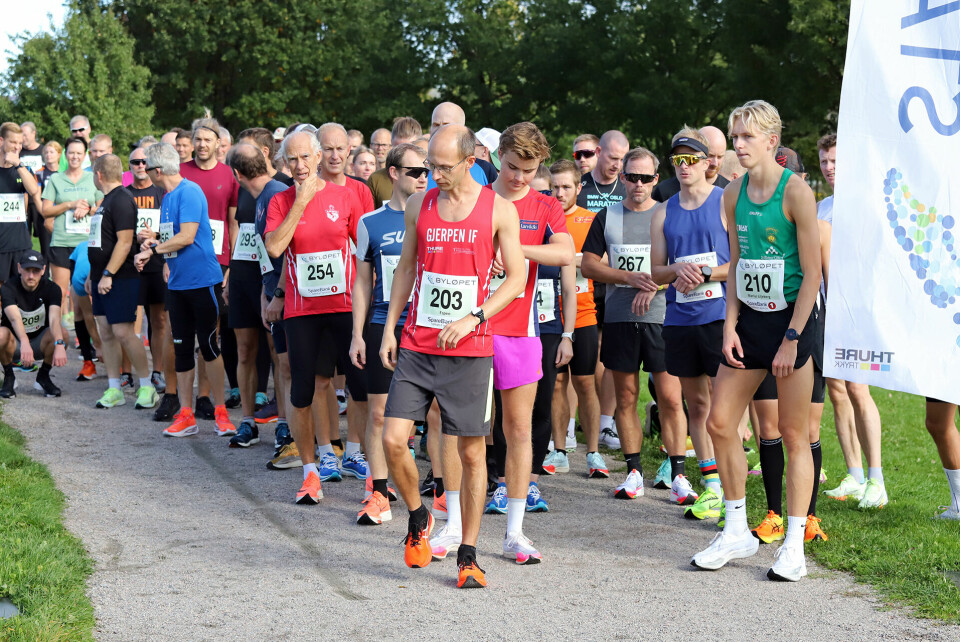 Ny løpsfest i Skien i strålende høstvær 10km-start.JPG