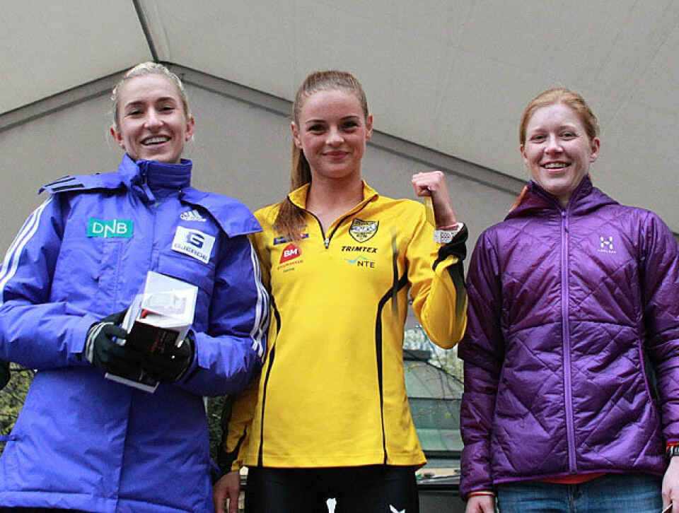 Ørjan Grønnevig og Karoline B. Grøvdal vant kaldt Sentrumsløp 10km_pall_damer_A20G8602.jpg