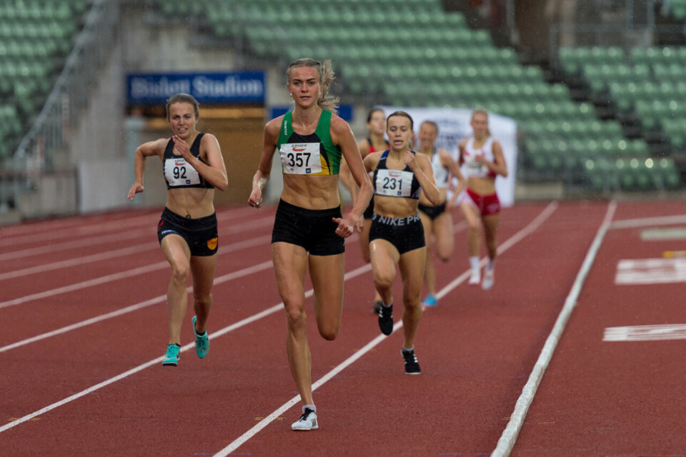 Amalie Sæten (midten) og Ingeborg Østgård (til venstre) ble nummer én og to på 1500 meteren i Karlstad. (Arkivfoto: Samuel Hafsahl) Amalie Sæten (midten) og Ingeborg Østgård (til venstre) ble nummer én og to på 1500 meteren i Karlstad. (Arkivfoto: Samuel Hafsahl)