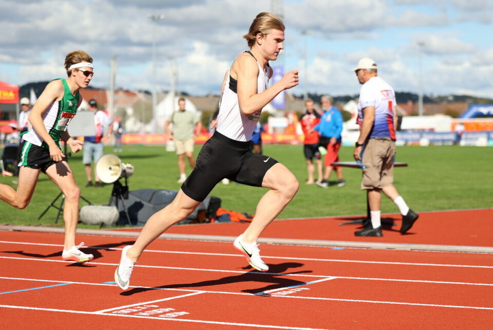 Amalie Sæten best i 1500 m-duellen med Ingeborg Østgård i Karlstad Grand Prix 800m-Tobias-Gr¢nstad-starten.jpg