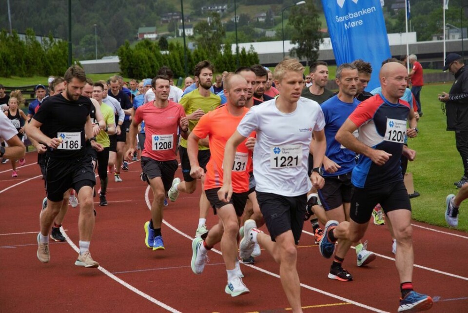 Ingar Richardsen Liaset vant Nordvest maraton sitt 30-års jubileum Start_halvmaraton.jpg