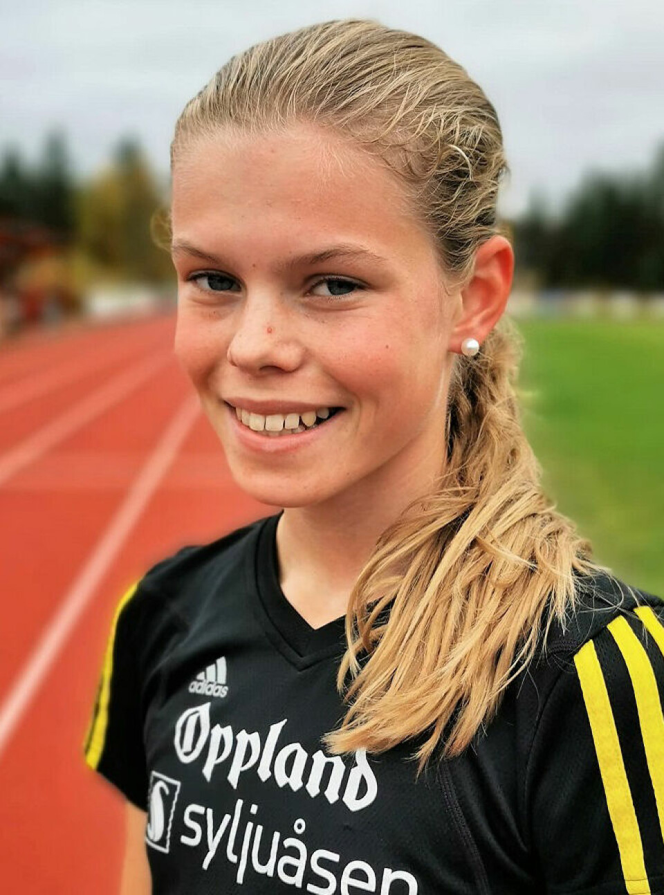 Malin Hoelsveen liker å ta i både på ski og i løpesko Malin-Hoelsveen-foto-Dag-Kaashagen.jpg