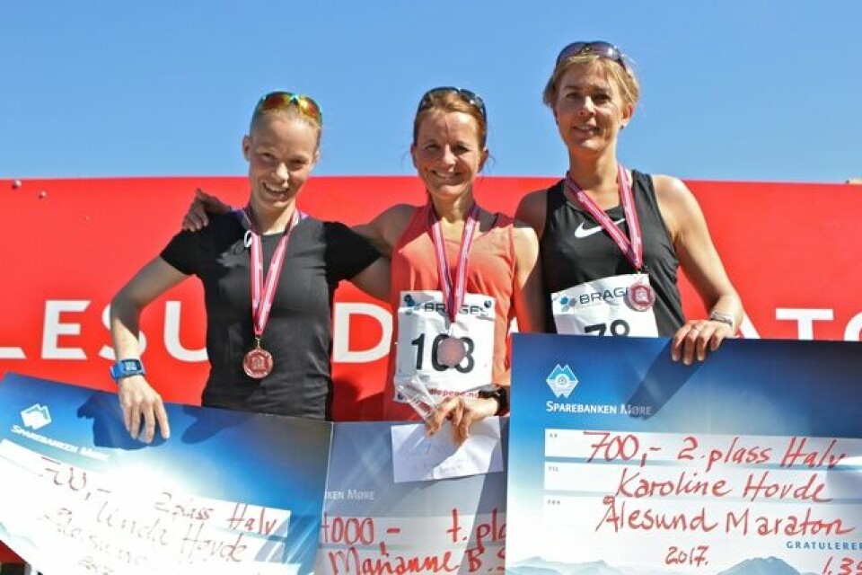 176 løpere i Ålesund Maraton på årets første sommerdag 15_dame_halv.jpg