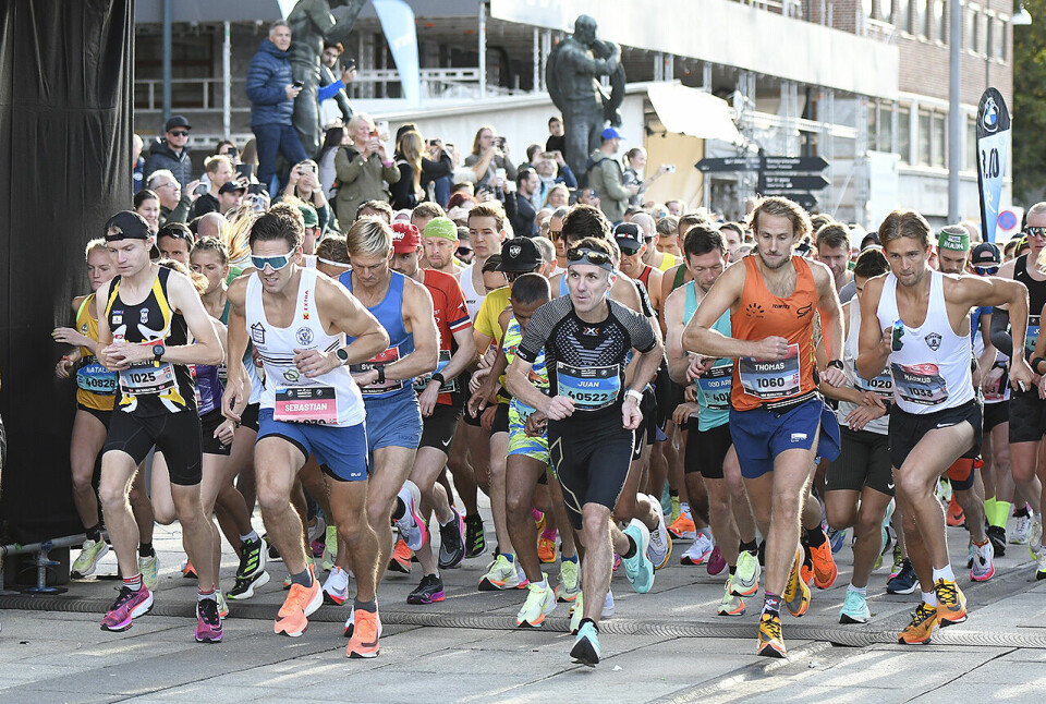 Starten for Oslo Maraton har akkurat gått på en flott dag for løping i Oslo. (Foto: Bjørn Johannessen) Starten for Oslo Maraton har akkurat gått på en flott dag for løping i Oslo. (Foto: Bjørn Johannessen)