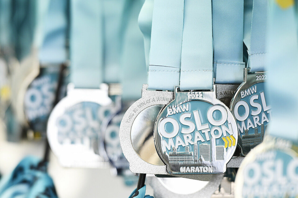 Annie Bersagel og Ebrahim Abdulaziz tok NM-gull i Oslo Maraton 50D3231-medaljer.jpg