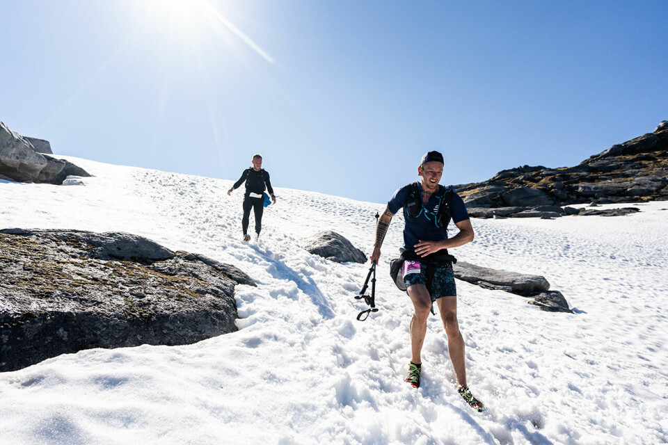 Lofoten Ultra-Trail bød på varierte utfordringer, og her var det nok noen som gjerne skulle hatt et par ski til disposisjon. (Foto: Ian Coreless) Lofoten Ultra-Trail bød på varierte utfordringer, og her var det nok noen som gjerne skulle hatt et par ski til disposisjon. (Foto: Ian Coreless)