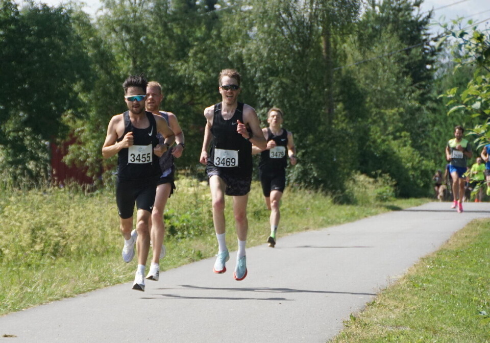 Kenneth Hinkel (3455) og Caspar Cappelen (3469) løper begge for Padres Track Club. Foto: Bjørn Saksberg Kenneth Hinkel (3455) og Caspar Cappelen (3469) løper begge for Padres Track Club. Foto: Bjørn Saksberg
