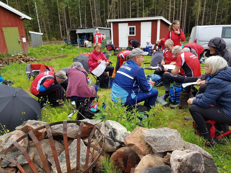 Bedrifts-o-løp fra Hjemlikoia i Løten Godt med en pust i bakken etter ent l¢p.jpg