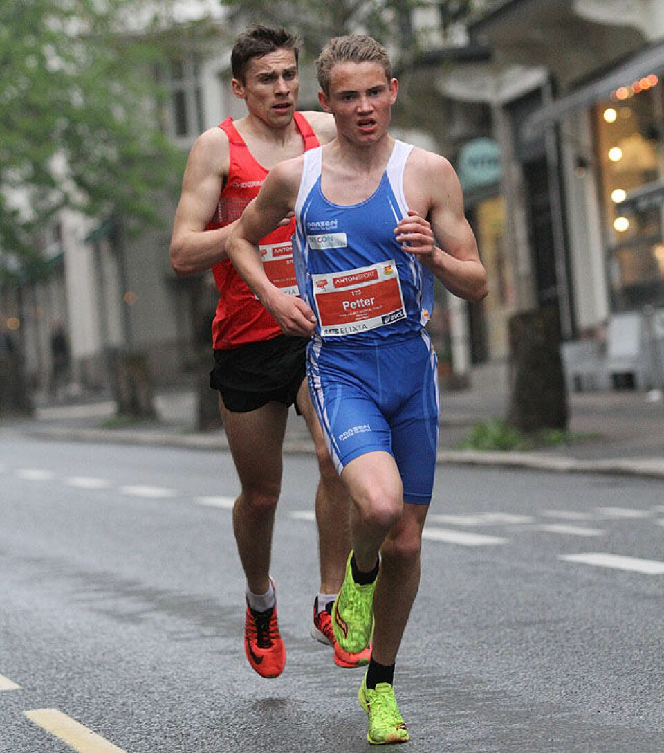 Ørjan Grønnevig og Karoline B. Grøvdal vant kaldt Sentrumsløp 6km_Petter_Myhr_vinner_klasse_1415_IMG_8837.jpg