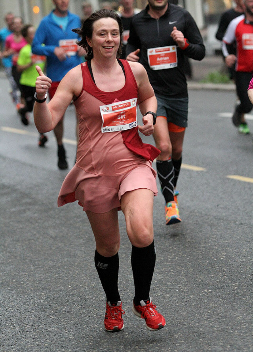 Ørjan Grønnevig og Karoline B. Grøvdal vant kaldt Sentrumsløp 6km_Surresiri_Slotteroey_IMG_9165.jpg