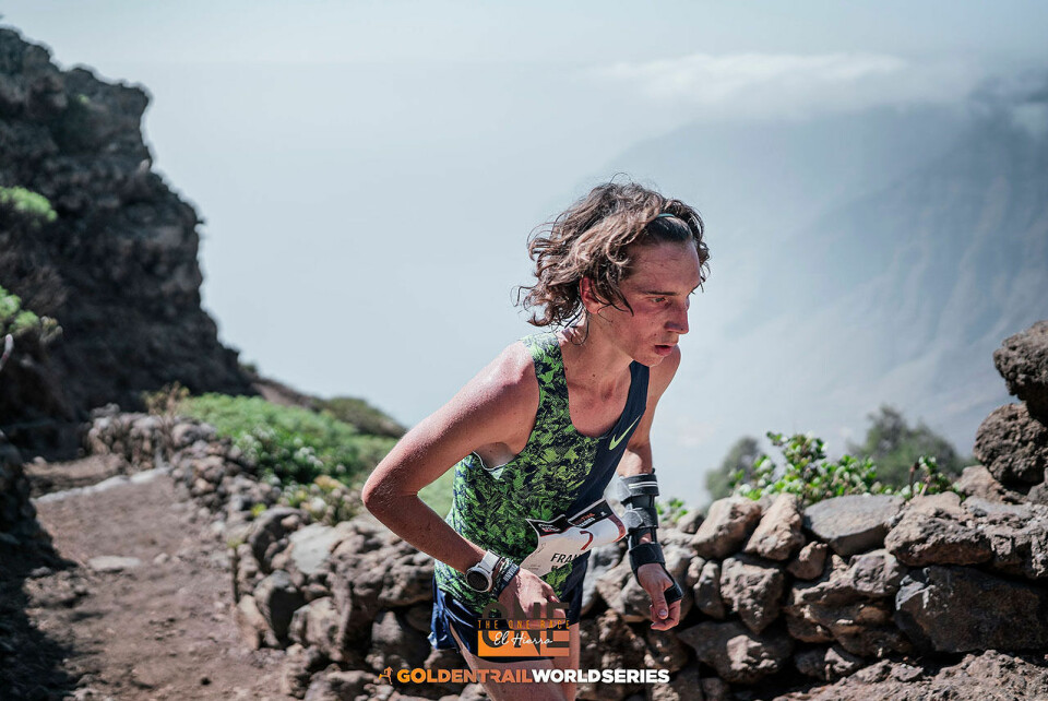 Stian Angermund med uhell i finaleløpet, vant likevel Golden Trail World Series sammenlagt @jsaragossa_Puppi.jpg