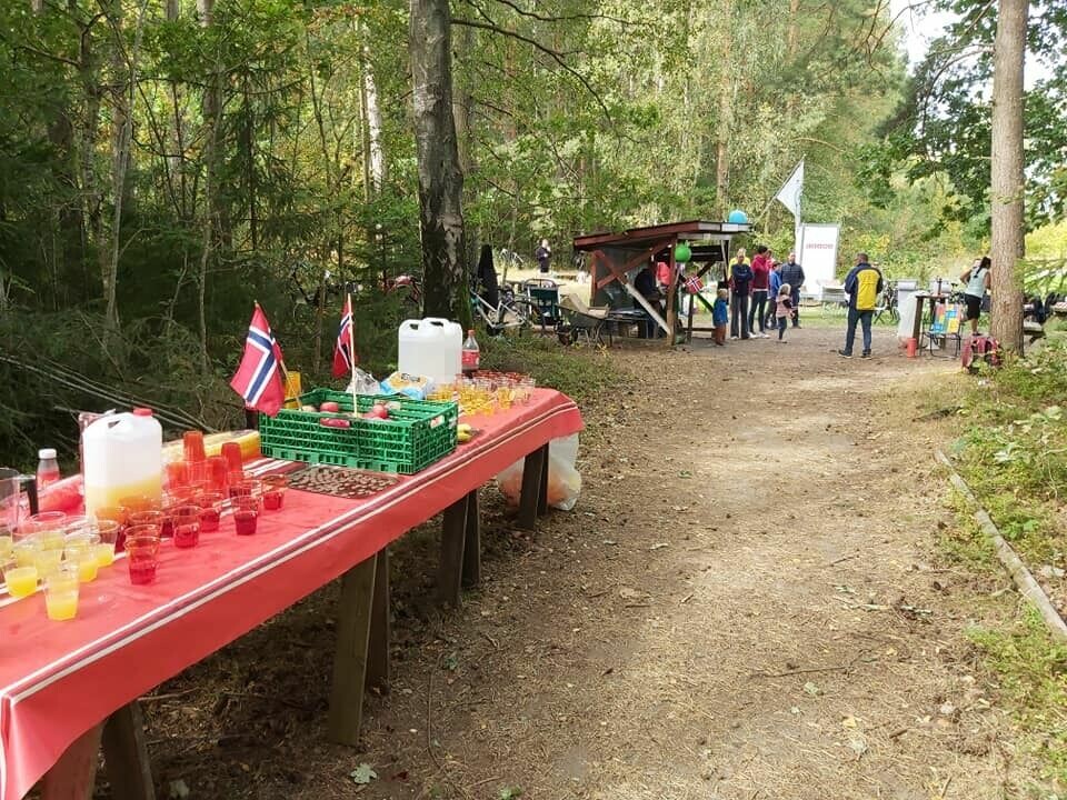 Det var både norske flagg og dekket bord da Tirsdagsløpet i Moss feiret 50 år. (Alle foto er hentet fra facebooksiden til Tirsdagsløpets Venner) Det var både norske flagg og dekket bord da Tirsdagsløpet i Moss feiret 50 år. (Alle foto er hentet fra facebooksiden til Tirsdagsløpets Venner)
