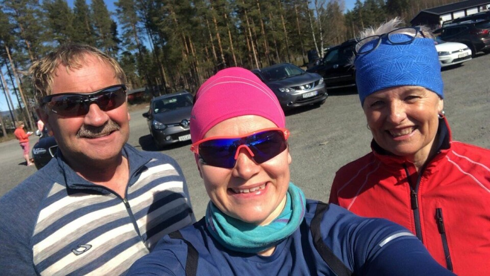 Hernesingene (fra v.) Ingvald Håberget, Maren Engseth og Inger Senderud etter å ha gjennomført Forest Runs vårløp midt i byen. (Foto: Privat) Hernesingene (fra v.) Ingvald Håberget, Maren Engseth og Inger Senderud etter å ha gjennomført Forest Runs vårløp midt i byen. (Foto: Privat)