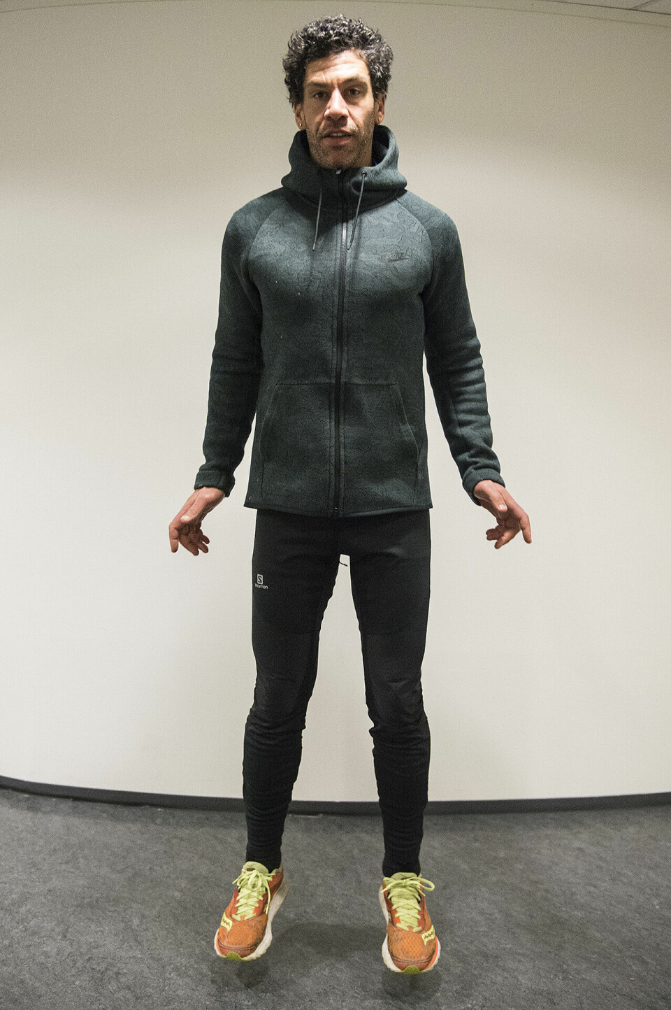 Trening på stuegulvet Styrketrening-Yngvar-Andersen-KD-78514- Foto_Bjørn_Johannessen.JPG