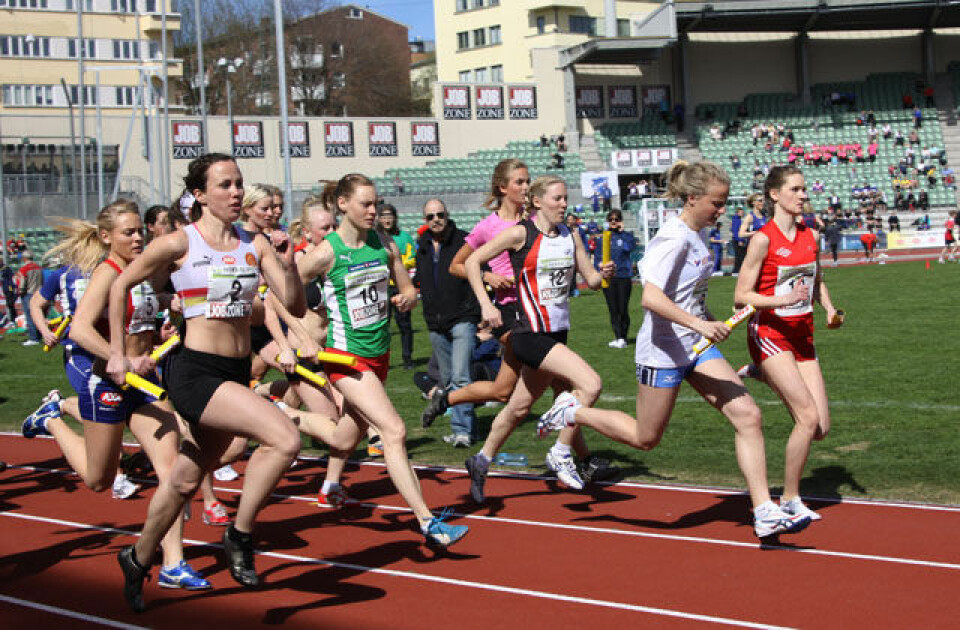 Holmenkollstafetten: Tjalve og Vidar Kvinner_elite_starten_foto_Runar_Gilberg_IMG_3003