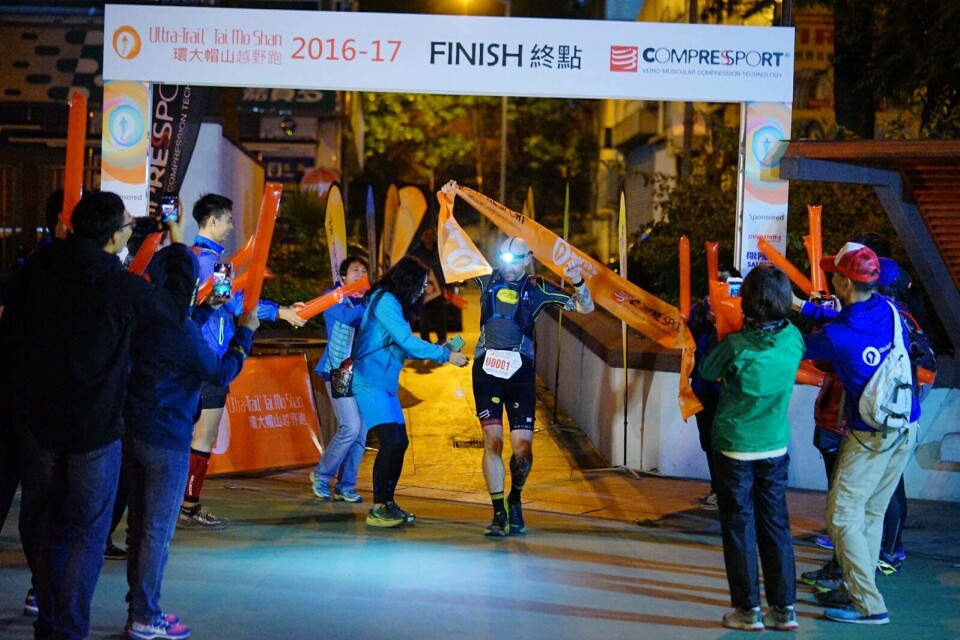 Sondre Amdahl vant 115 km i TTF, Ultra-Trail® Tai Mo Shan Gediminas_Grinius_vinner.jpg