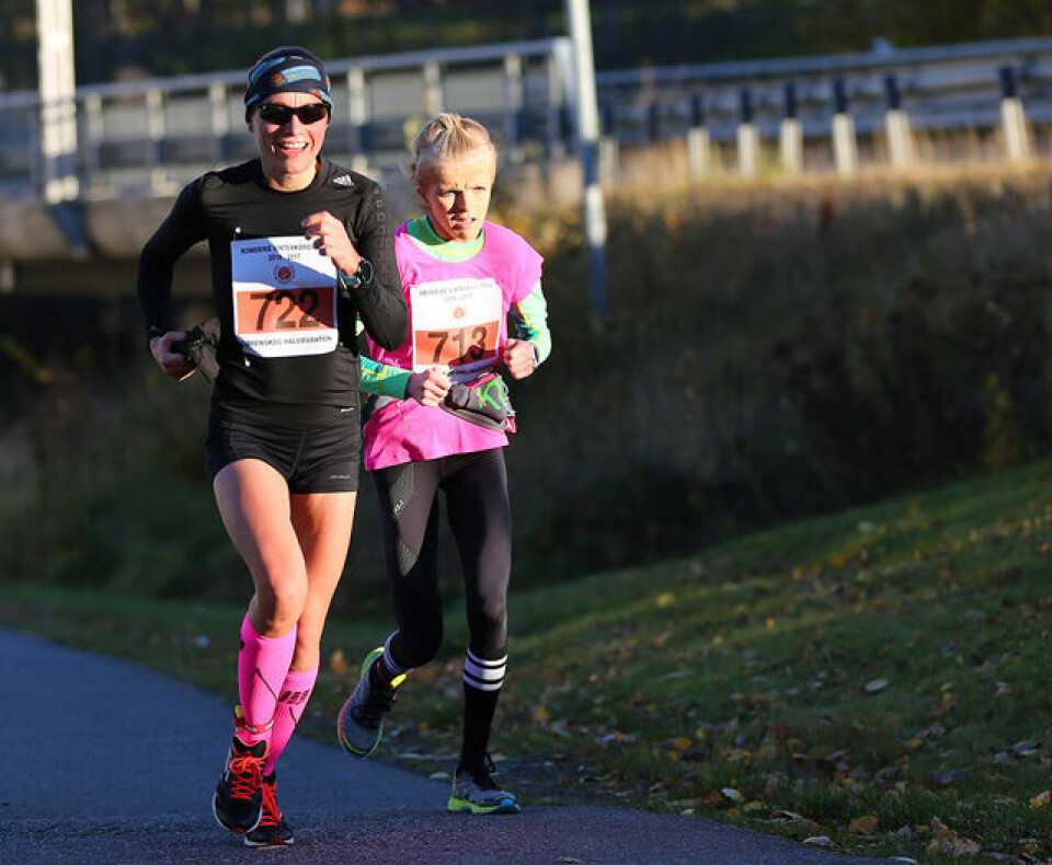 Sol og frisk fart da Vinterkarusellen på Romerike starta 7_Romerike-Vinterkarusellen-2016-2017-Lorenskog2910-Silje-Nilsen_Inger-Haugland_20km.jpg