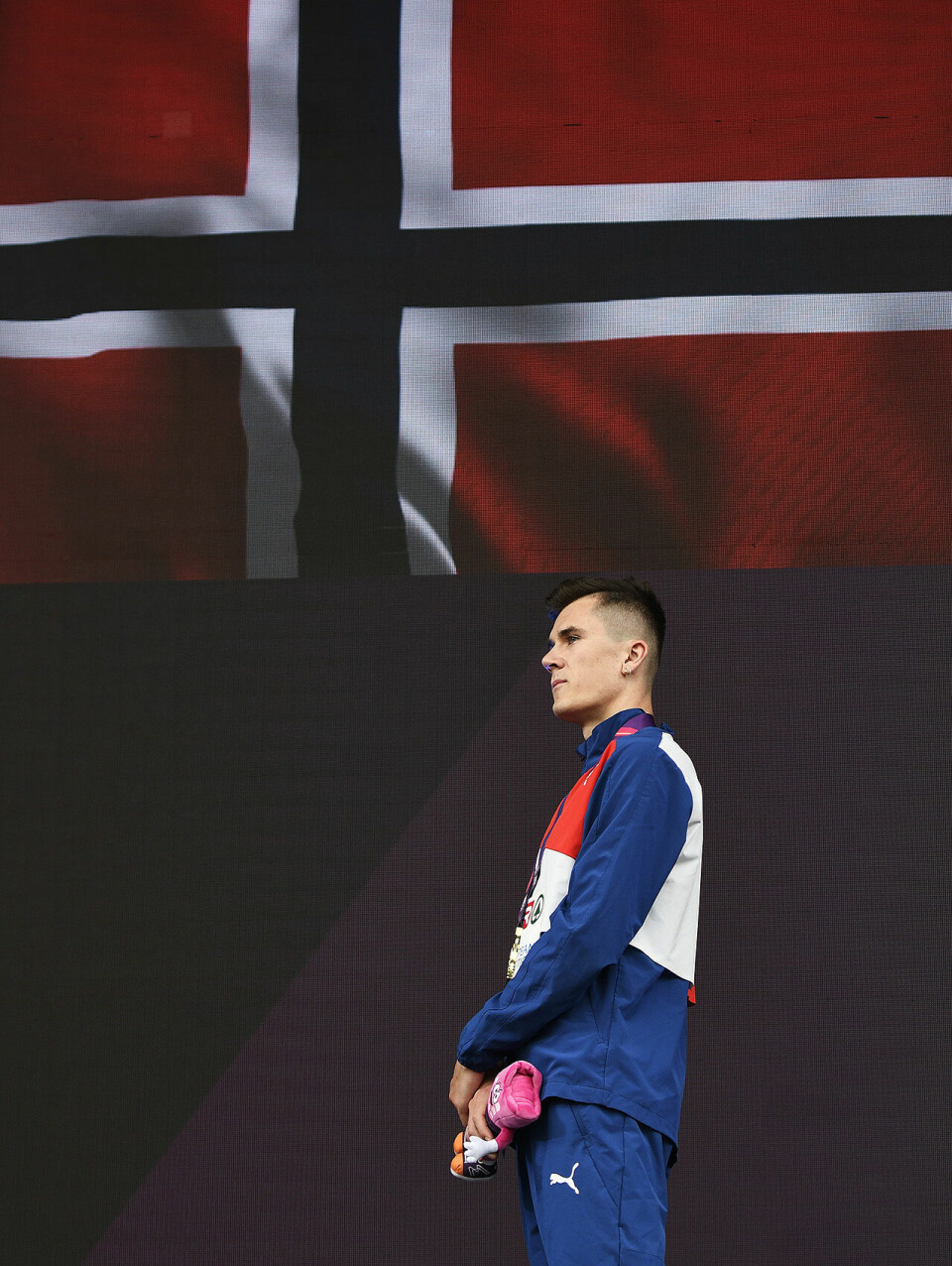 Jakob Ingebrigtsen tok sin tredje EM-tittel på 5000 meter 5000-menn-jakob-medalje-flagg_50D5901.jpg