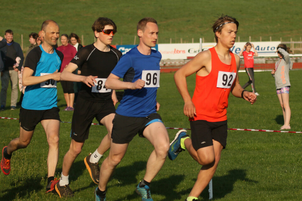 Like etter start for dei eldste klassene: Bendik Vereide, Kenneth Vedvik, Ingebrigt Nes Hjelle og Rune Aase Kalhagen. (Foto: Svein Hjelmeset) Like etter start for dei eldste klassene: Bendik Vereide, Kenneth Vedvik, Ingebrigt Nes Hjelle og Rune Aase Kalhagen. (Foto: Svein Hjelmeset)