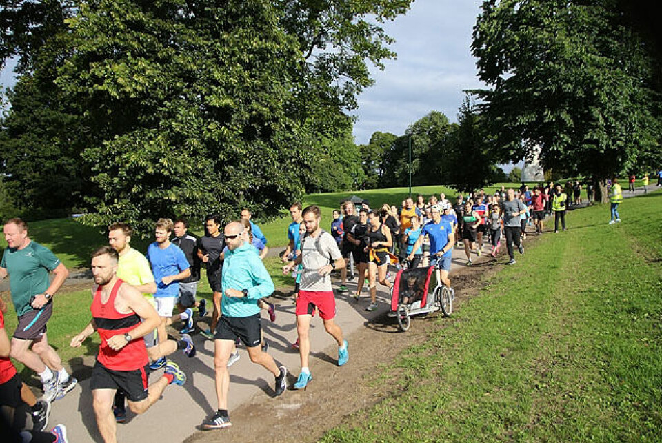 Starten har gått for det aller første Parkrun i Norge: Tøyen Parkrun #1 Foto: Aasmund Bie Aalvik. Starten har gått for det aller første Parkrun i Norge: Tøyen Parkrun #1 Foto: Aasmund Bie Aalvik.