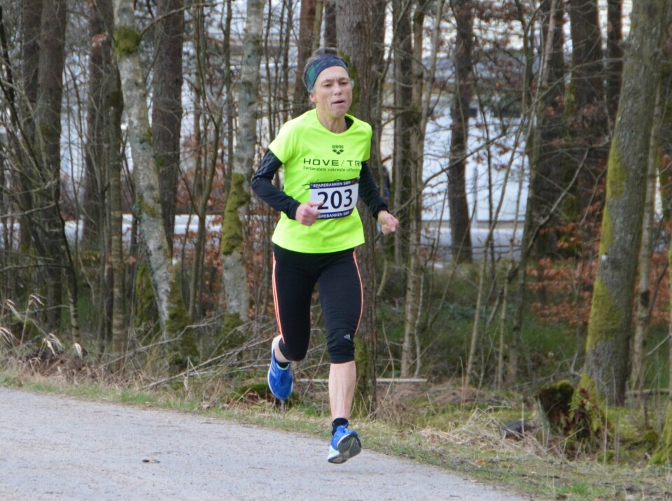 Den sterke veteranløperen Inger Saanum løper inn til seier på 10 km i Mandal. (Foto: Ivar Gogstad) Den sterke veteranløperen Inger Saanum løper inn til seier på 10 km i Mandal. (Foto: Ivar Gogstad)