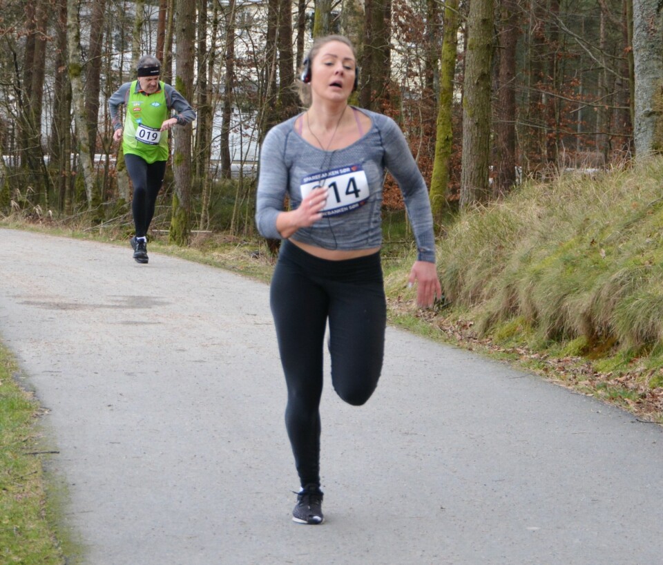Simen Koland og Inger Saanum raskest på 10 km i Mandal Sara_Husøy_foran_Guy_Le_Gall.jpg