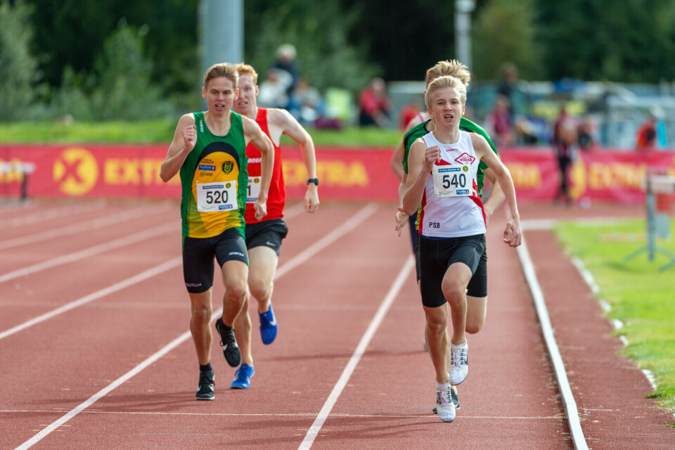UM 2020: Casper Granheim Åkvik sjokkvant G15 mens Philip Morken vant G16 på 800 meter G16_800m_Heat1_Spurt_DSC9793.jpg