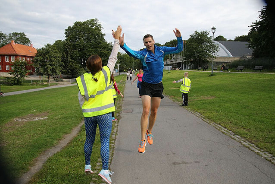 Tøyen Parkrun debuterte med kjempesuksess! Hig_Five_Jump_IMG_8367.jpg