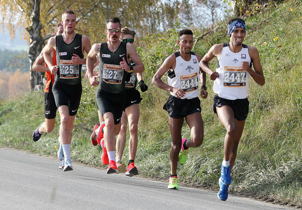 Henrik Ingebrigtsen og Meraf Bahta vant Hytteplanmila under ideelle forhold 3km_Tet_etter_nersten3km_7_loepere_A20G3520.jpg