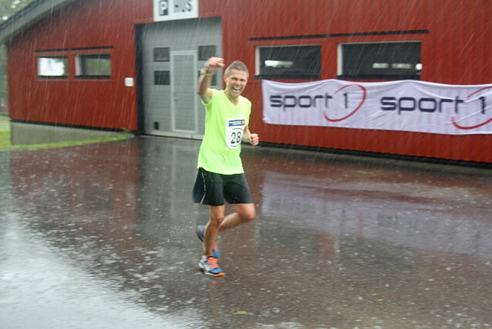 Steffen S. Paulsen med sterk maratondebut på Kongsvinger Hel_Kristian_Jervell_i_regn.jpg