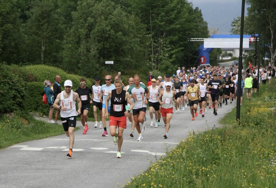 Vartdalstranda Halvmaraton på Sunnmøre gikk i dag for fjerde gang Halv_start