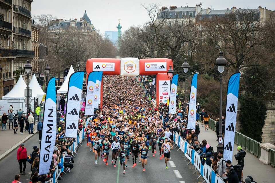 Knut Borkholm tok en klasseseier i Paris Halvmaraton i 20-årsklassen Starten.jpg