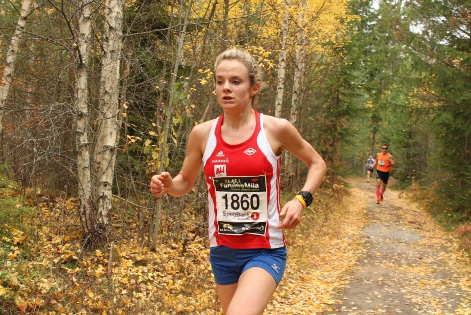 Runa Skrove Falch i klar ledelse 2 kilometer før målgang.(Foto: Olav Engen) Runa Skrove Falch i klar ledelse 2 kilometer før målgang.(Foto: Olav Engen)