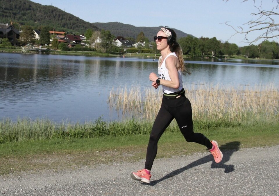 Løpet går langs Brusdalsvatnet og her Lillevatnet. Bildet er fra et sommerløp i mai 2024. Foto: Helge Fuglseth Løpet går langs Brusdalsvatnet og her Lillevatnet. Bildet er fra et sommerløp i mai 2024. Foto: Helge Fuglseth